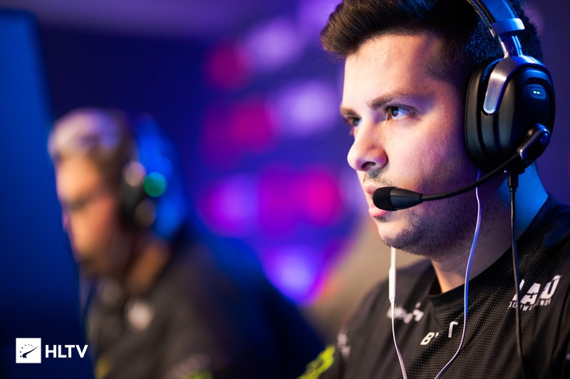 NAVI aseguró un lugar en los playoffs importantes