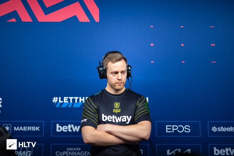 THREAT dejará su puesto como entrenador del NIP THREAT dejará su puesto como entrenador del NIP