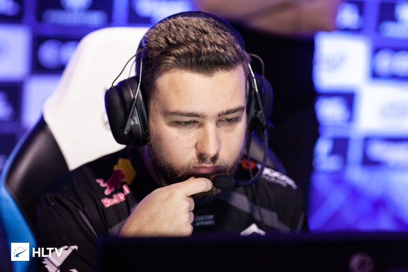Tyler arropa a Riley regresa a las actuaciones de CS GO