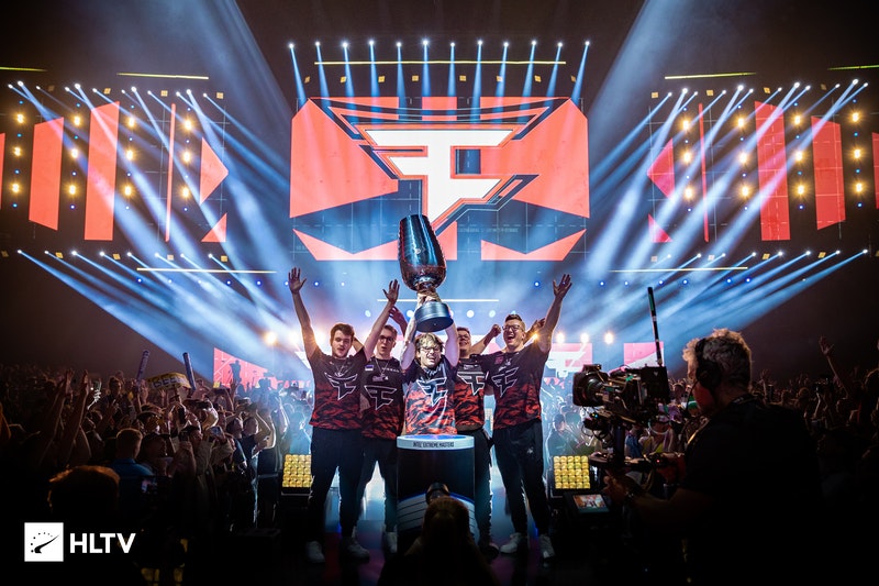 NAVI, IEM Köln ün büyük finalinde FaZe ye yenildi
